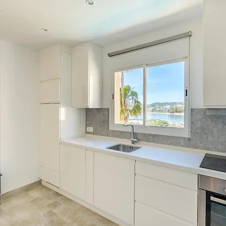 Apartment 39 Front Row Panoramic Sea View