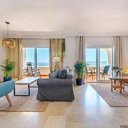 39 Front Row Panoramic Sea View Apartament