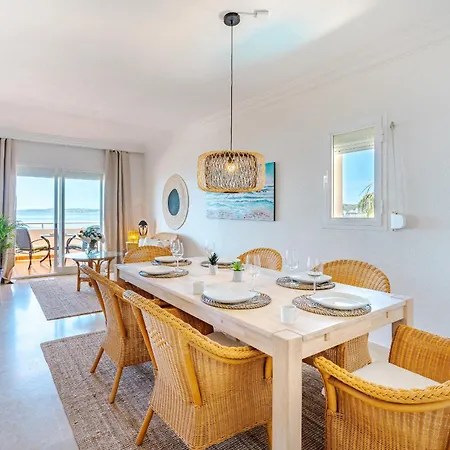 39 Front Row Panoramic Sea View *