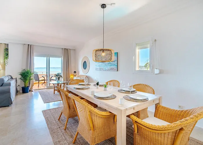 39 Front Row Panoramic Sea View *