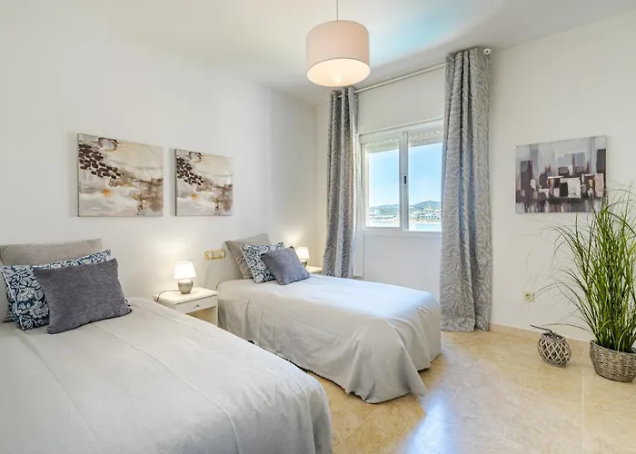 39 Front Row Panoramic Sea View *