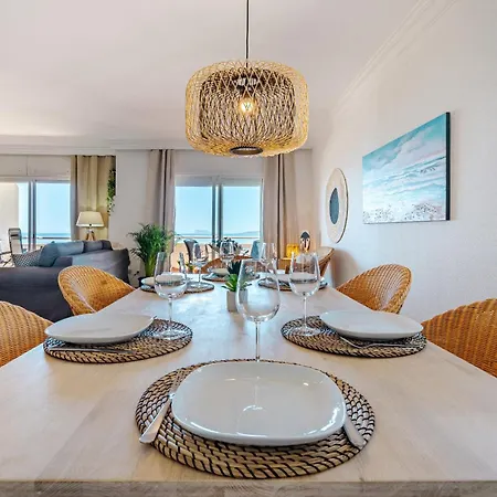 39 Front Row Panoramic Sea View Apartment